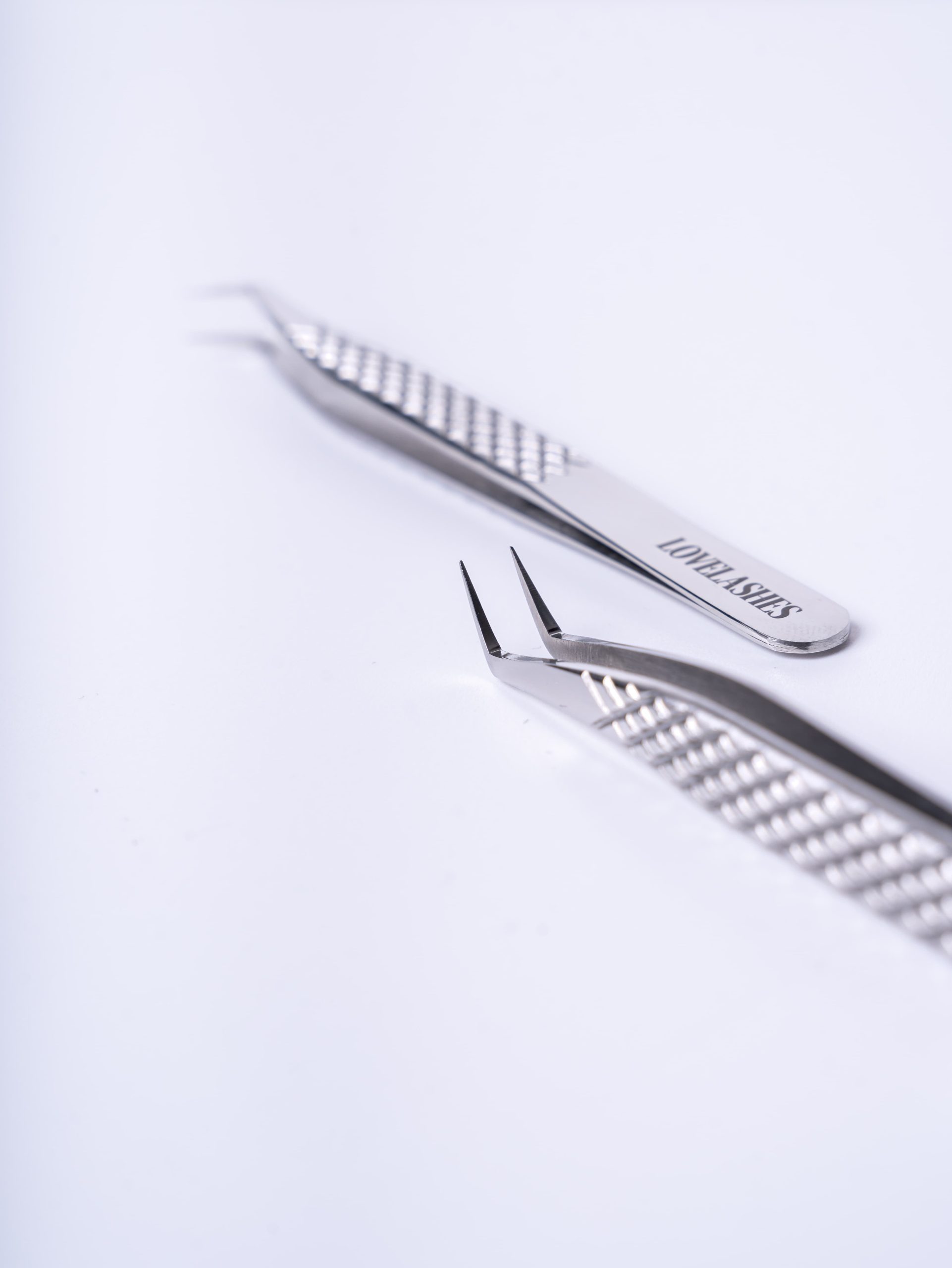 Profesionalna pinceta za volumen L1 za kreiranje besprijekornih volumenskih snopova trepavica